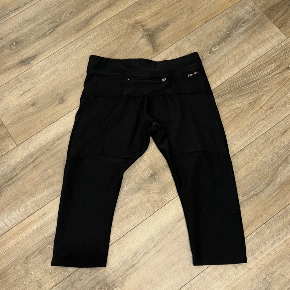 Nike Crop Leggings - Picture 3 of 5